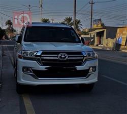 تۆیۆتا لاند کروزەر